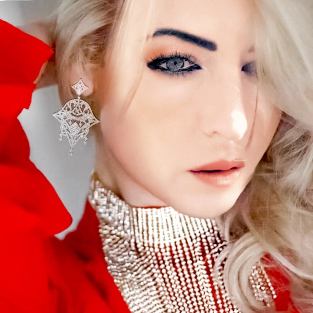 Meet your Posher, Liliana skye